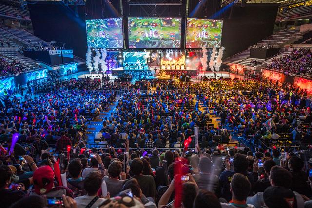 Peacemaker加入 Bad News Eagles 担任教练