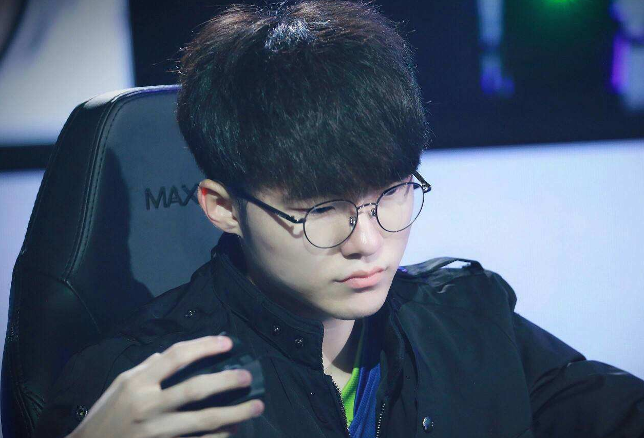 V5正式官宣：Rookie加入队伍